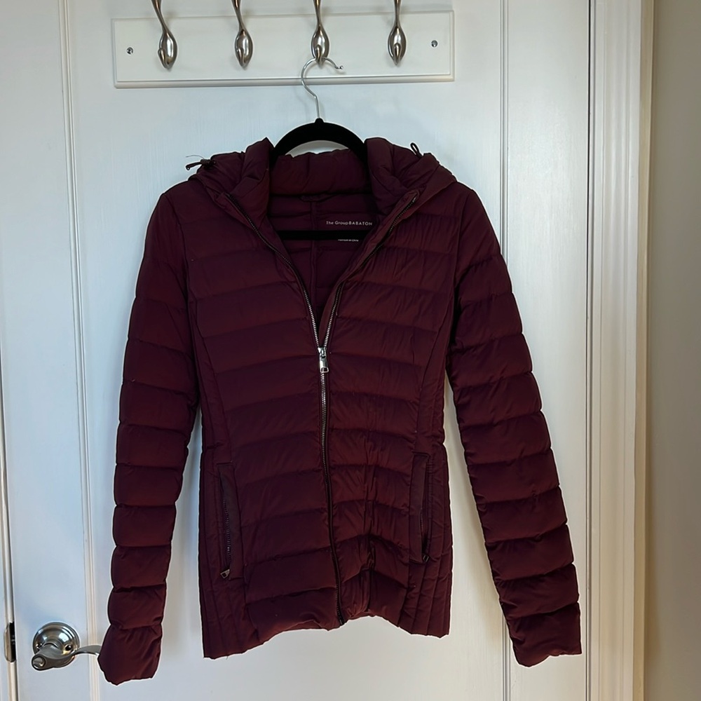 Aritzia The Group BABATON XXS Puffer jacket in maroon.
